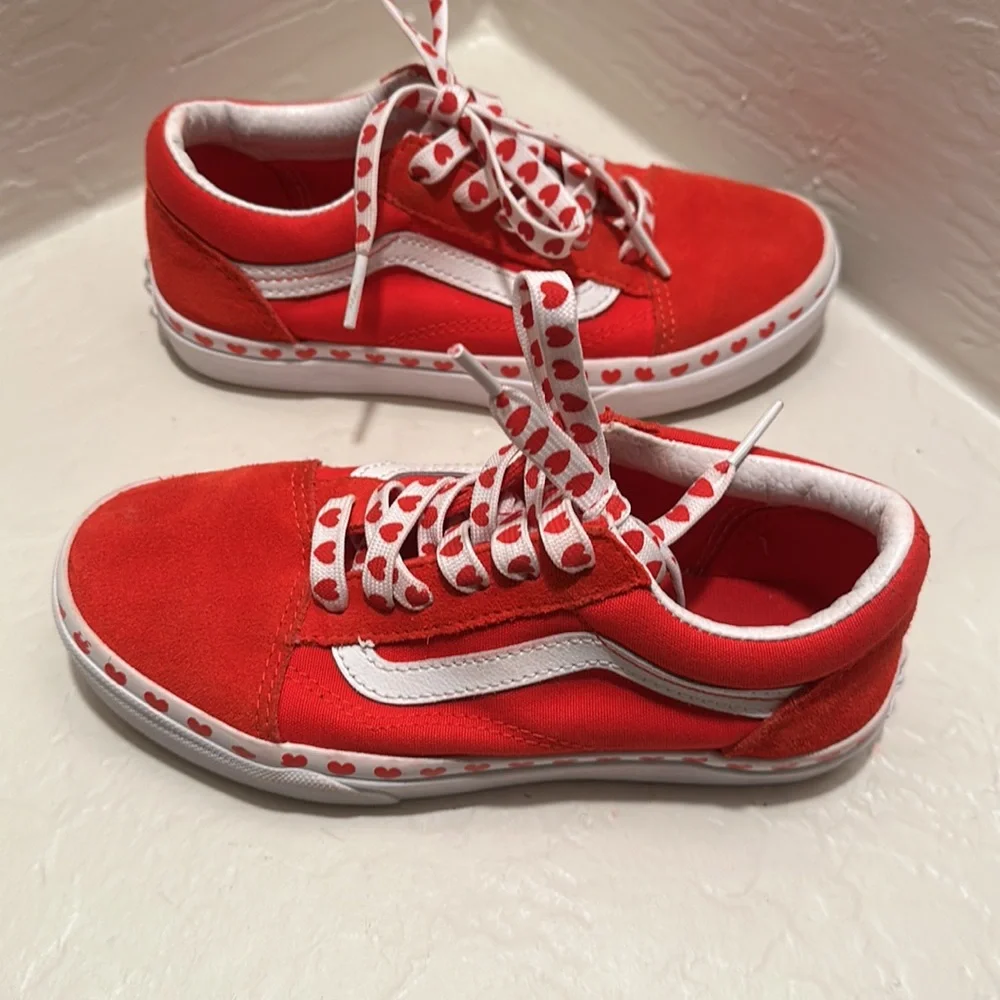 VANS Heart Foxing Old Skool Juniors Shoes Size 2.5 Red & White Leather/Canvas.